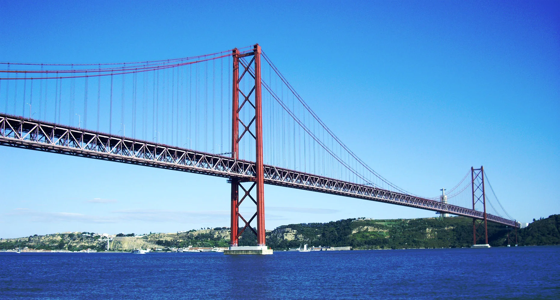 Cây cầu 25 tháng 4 nổi tiếng tại Lisbon