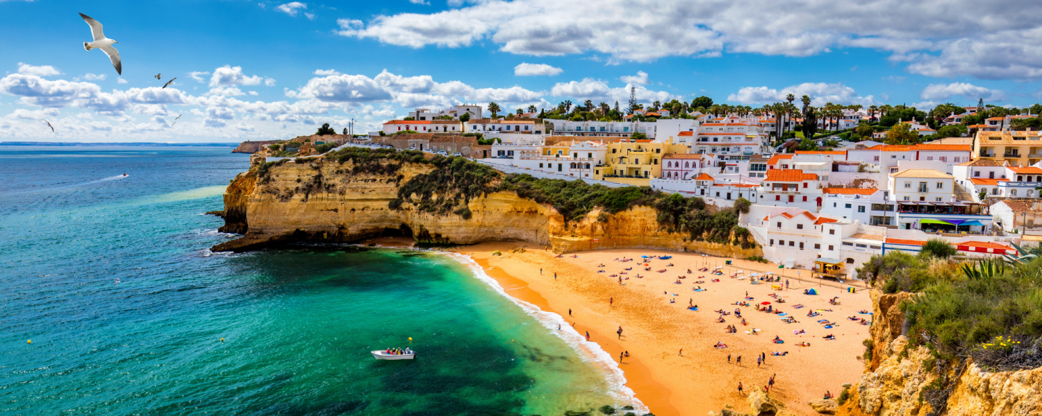 Bờ biển Algarve ở miền nam Bồ Đào Nha là một chuỗi dường như vô tận của một số bãi biển đẹp nhất châu Âu.