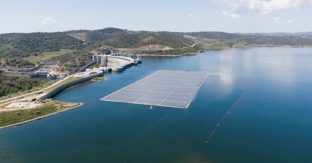 Với điều kiện thời tiết nhiều nắng và gió từ Đại Tây Dương, Bồ Đào Nha đang đẩy nhanh việc chuyển sang sử dụng năng lượng tái tạo. Ảnh: Reuters.
