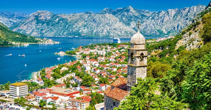 Montenegro mở cửa đón du khách và công dân về nước